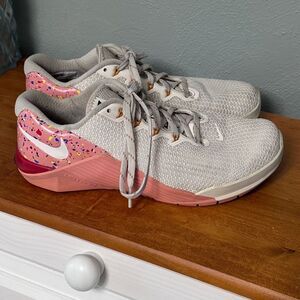 Nike Metcon 5 AMP Womens Running Tennis Shoes Sneakers Pink Quartz Size 9